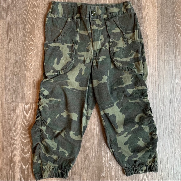 Faded Camo Capri Joggers - Picture 2 of 4